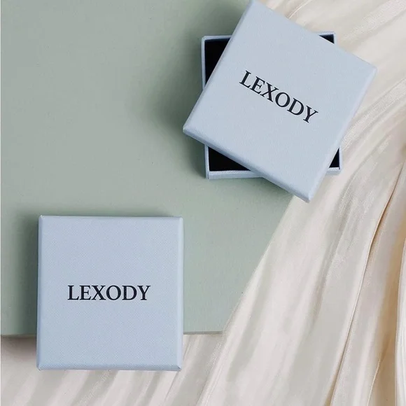 Chic Gold Bracelet Collection - Picture 3 of 3